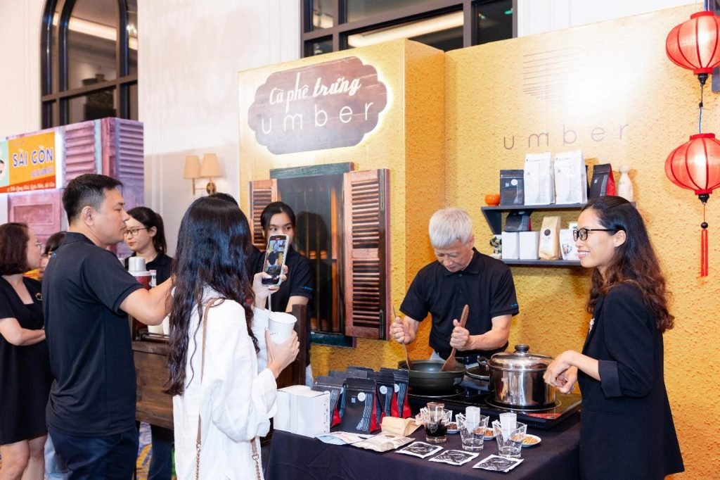 Chuyên gia cà phê Lưu Khánh Toàn trình diễn tại Hội Chợ Du Lịch Quốc Tế ITE TP.Hồ Chí Minh